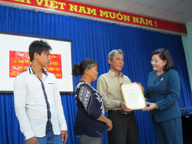 Gia đình ông Hồng nhận thư khen của chủ tịch nước