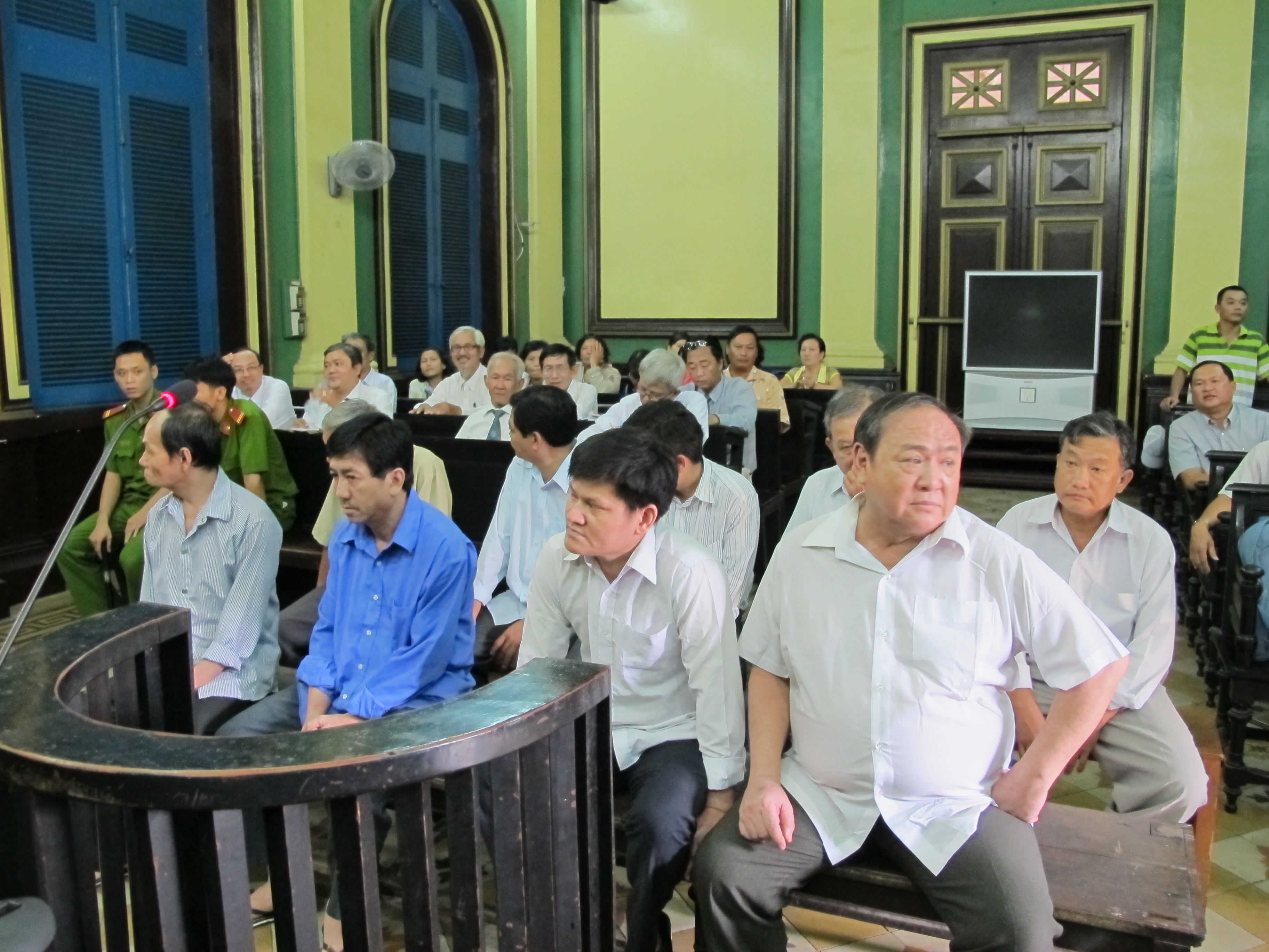 Ăn tiền trên xác chết, chủ cơ sở mai táng lãnh 14 năm tù