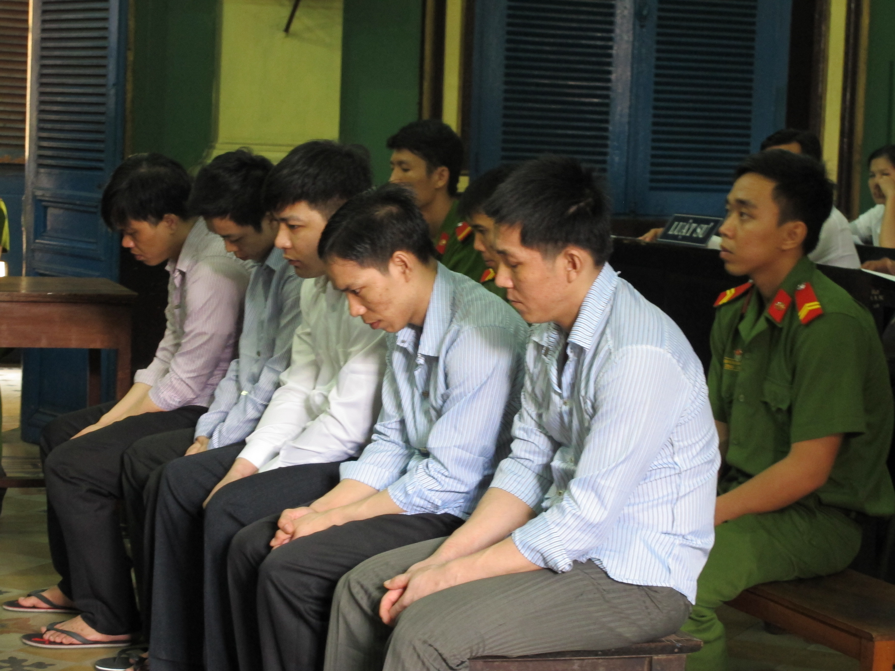 Hành hạ bạn tù kiểu trung cổ, "đại bàng trại giam” lãnh án