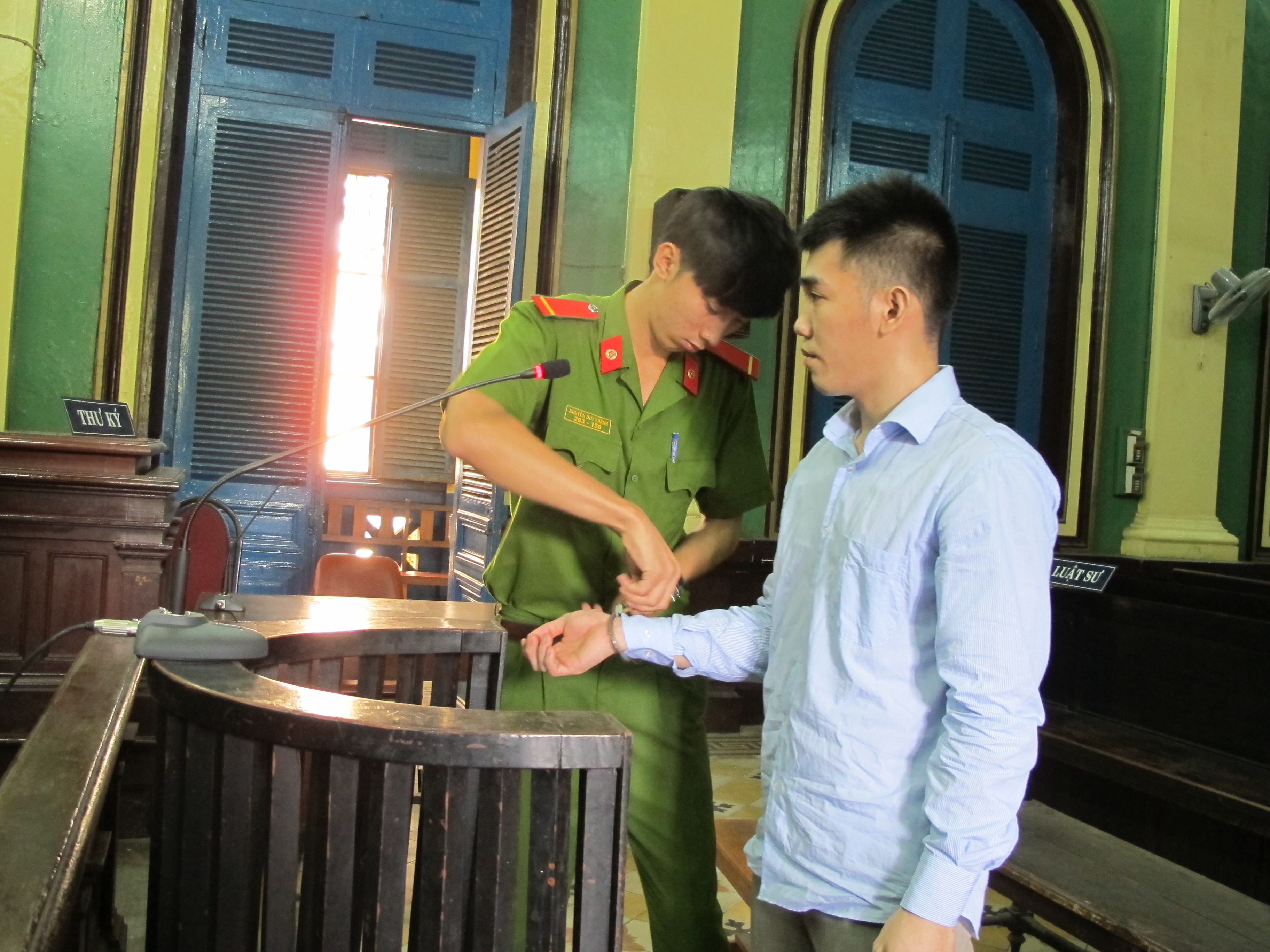 Chiếm đoạt 2,5 tỉ đồng của chủ tiệm vàng bằng... viên gạch
