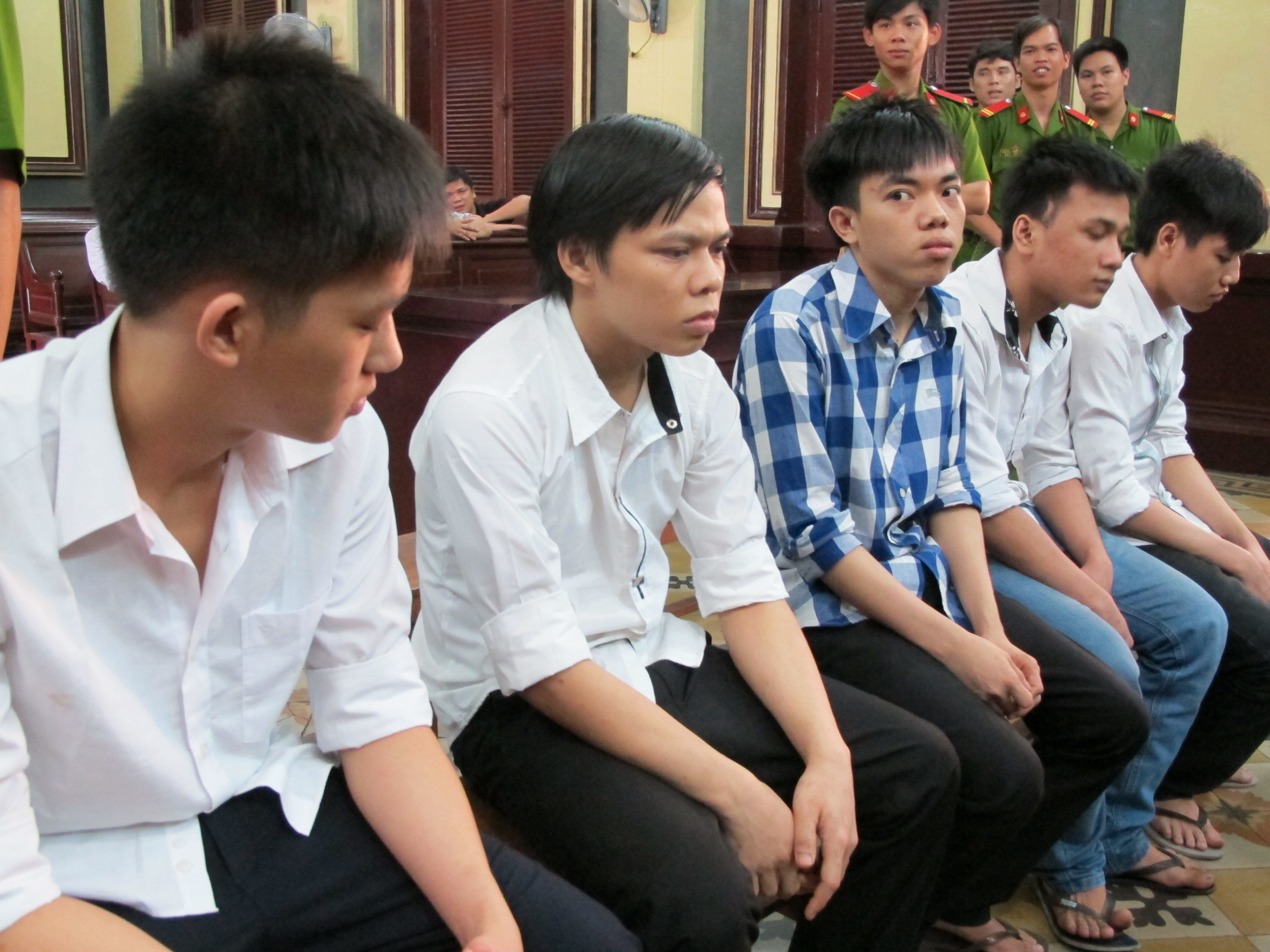 Băng cướp nghiện game tại tòa