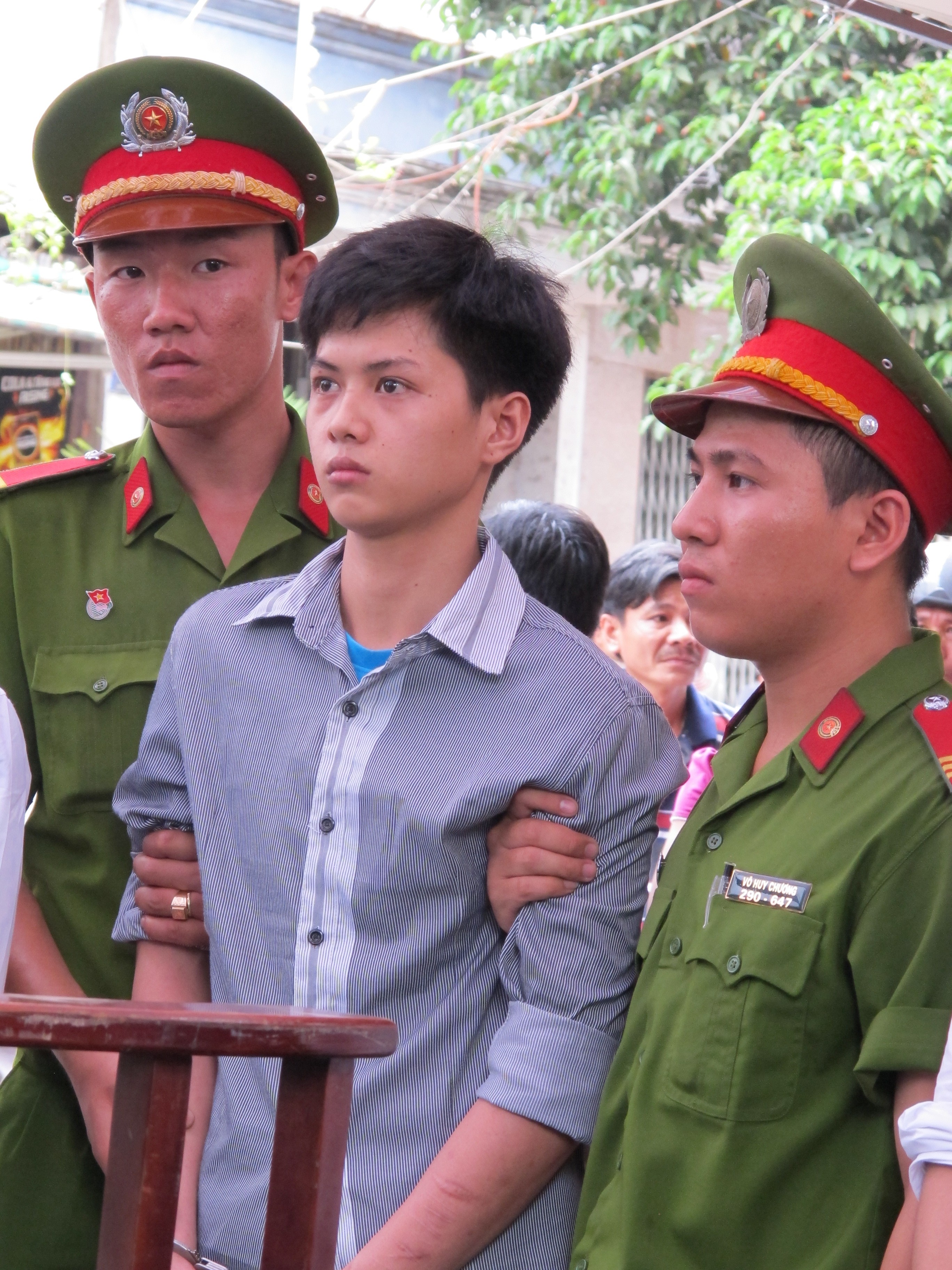 18 tuổi, H&agrave; Văn Lưu cầm đầu băng cướp xe &ocirc;m kh&eacute;t tiếng