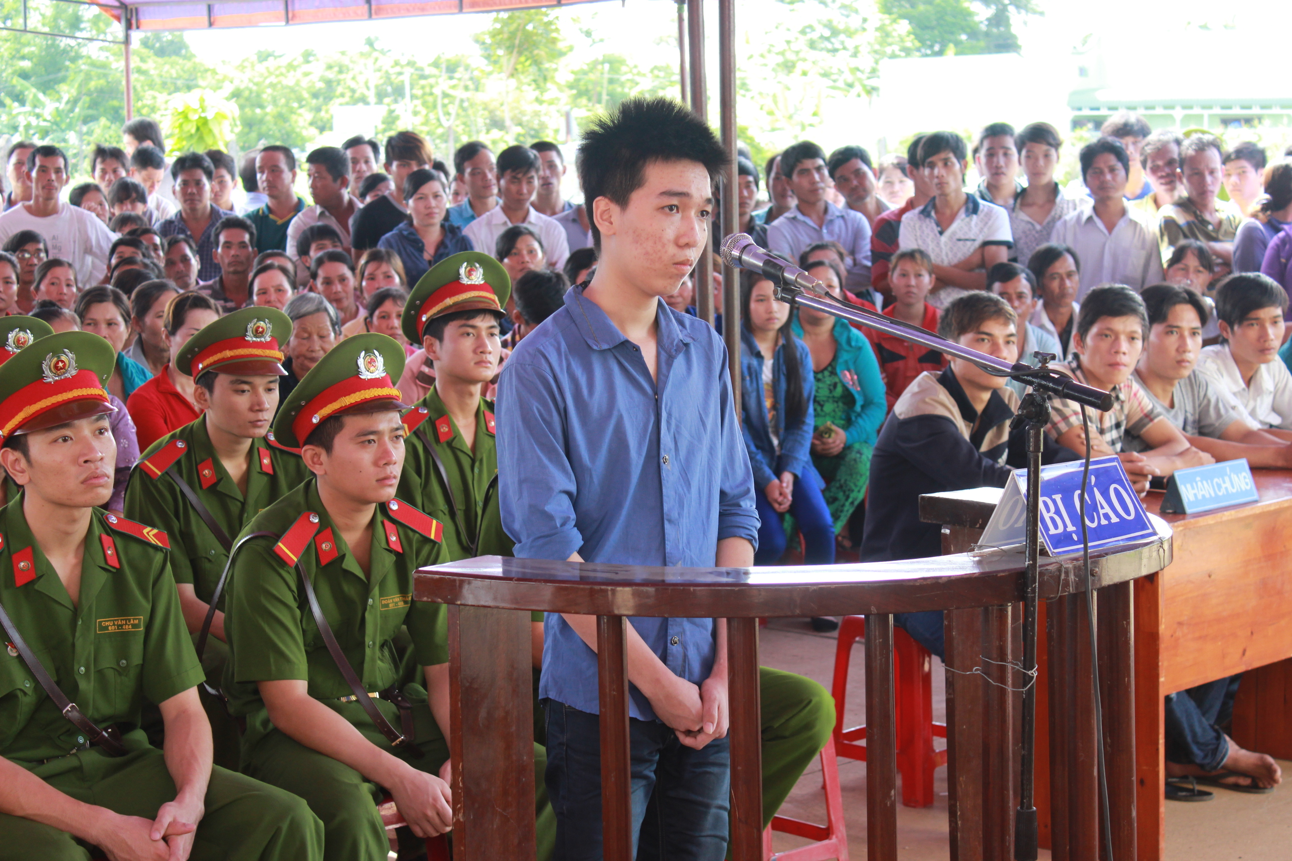Đâm chết bạn tốt chỉ vì chăm sóc chó không cẩn thận