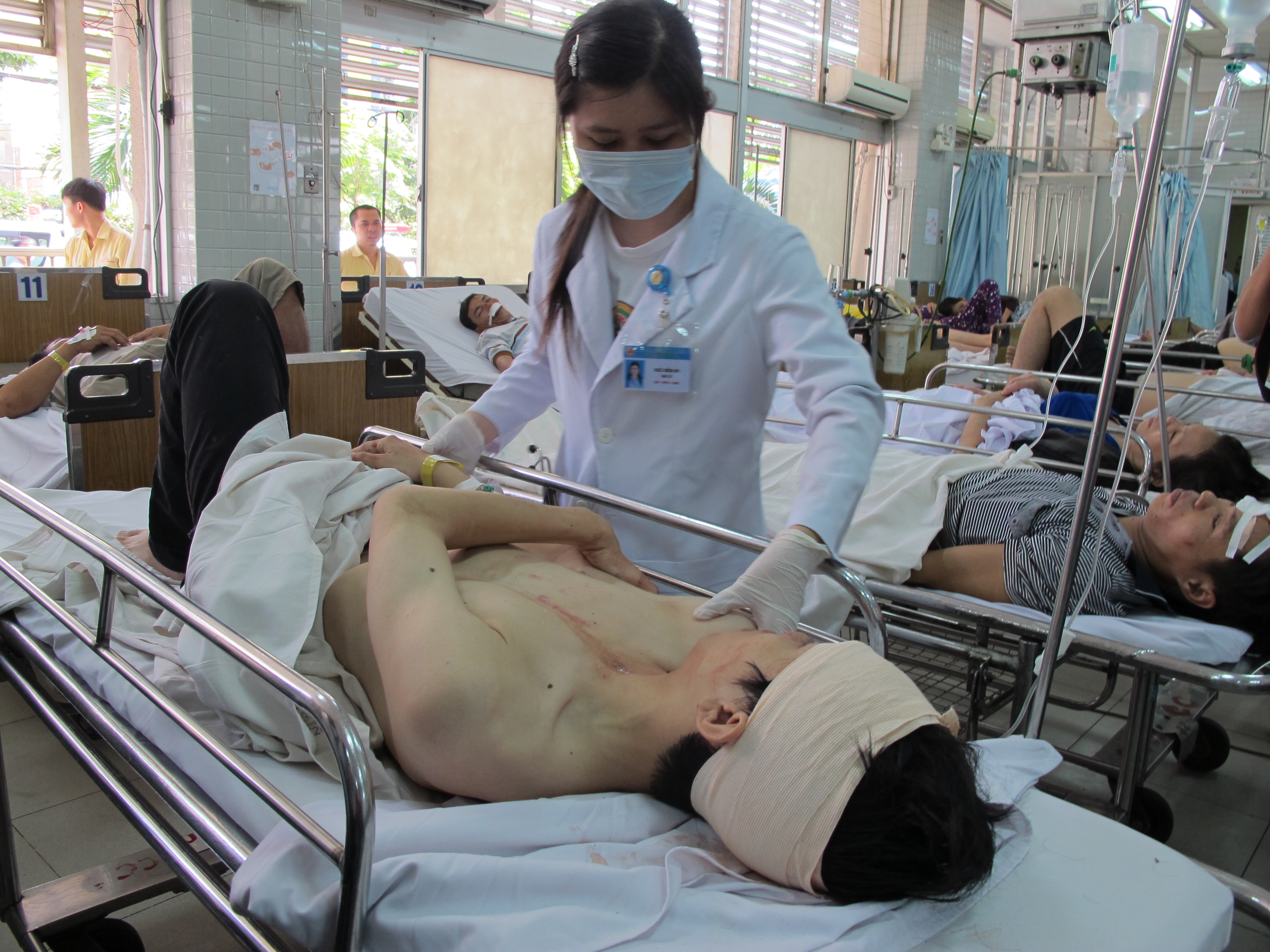 Một thanh ni&ecirc;n bị chấn thương đầu