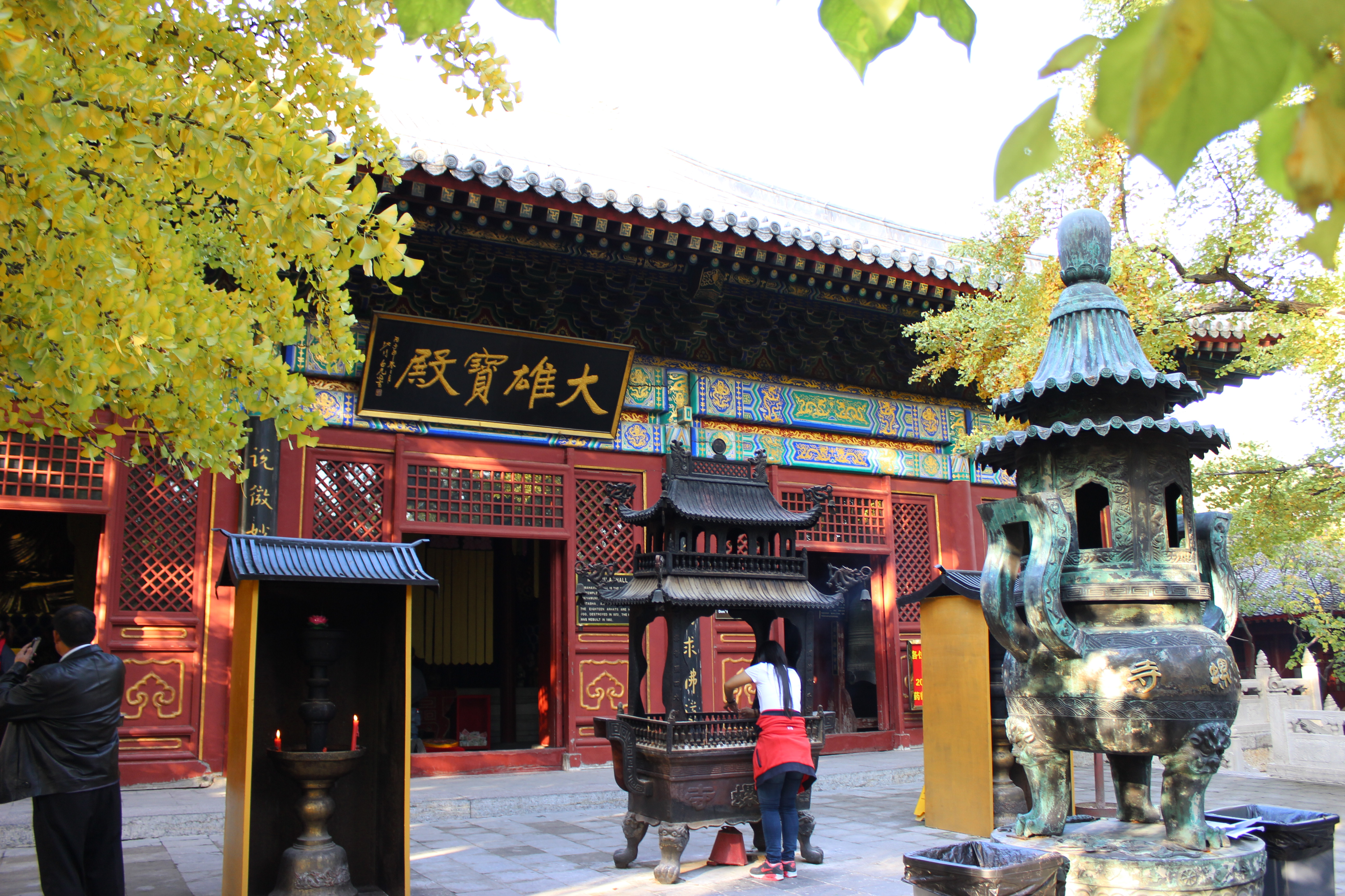 Ch&ugrave;a Hồng Loa trong sắc thu v&agrave;ng