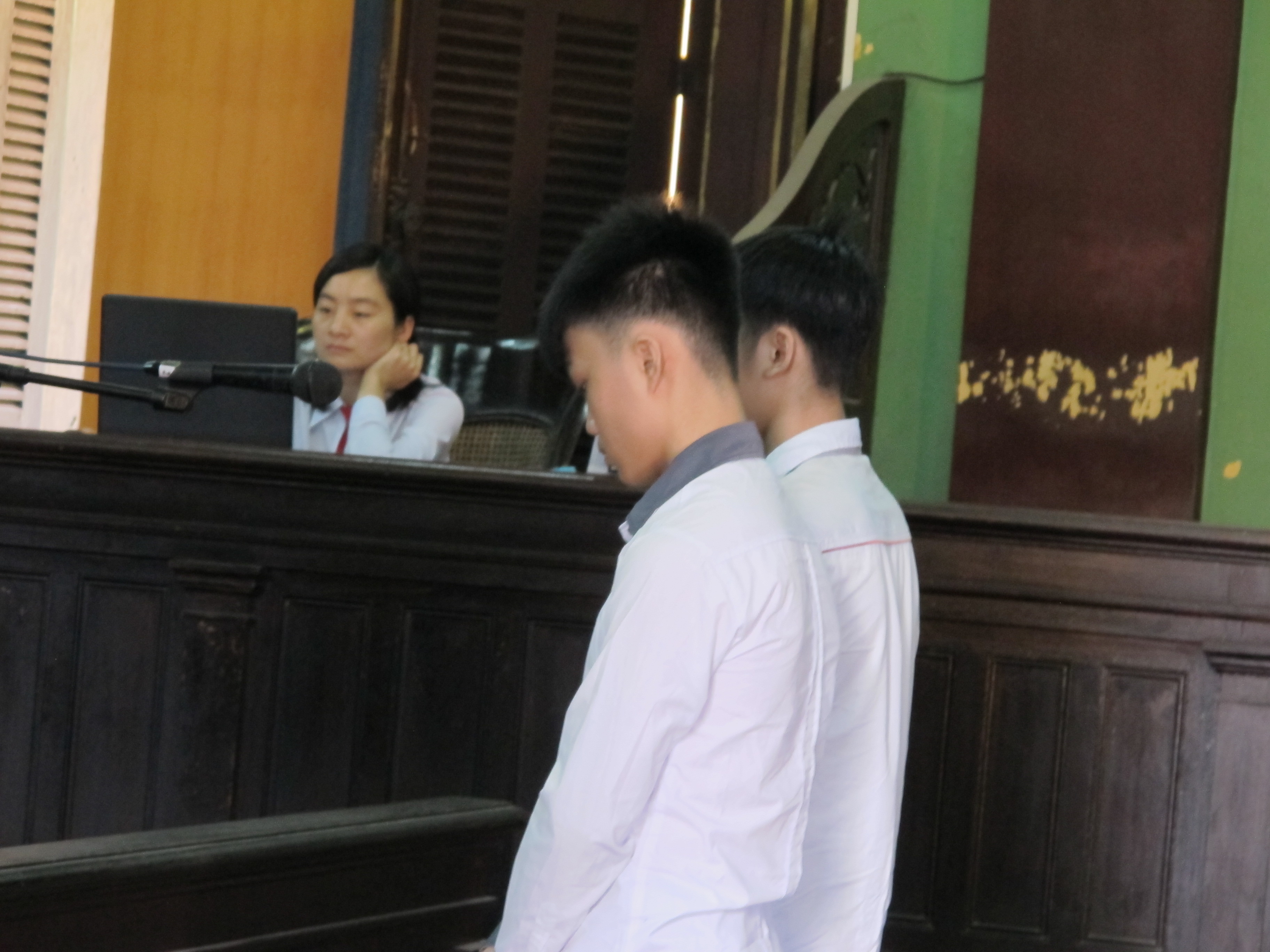 Nhậu "tăng 2", thiếu nữ bị 2 bạn trai hại đời trong nhà nghỉ