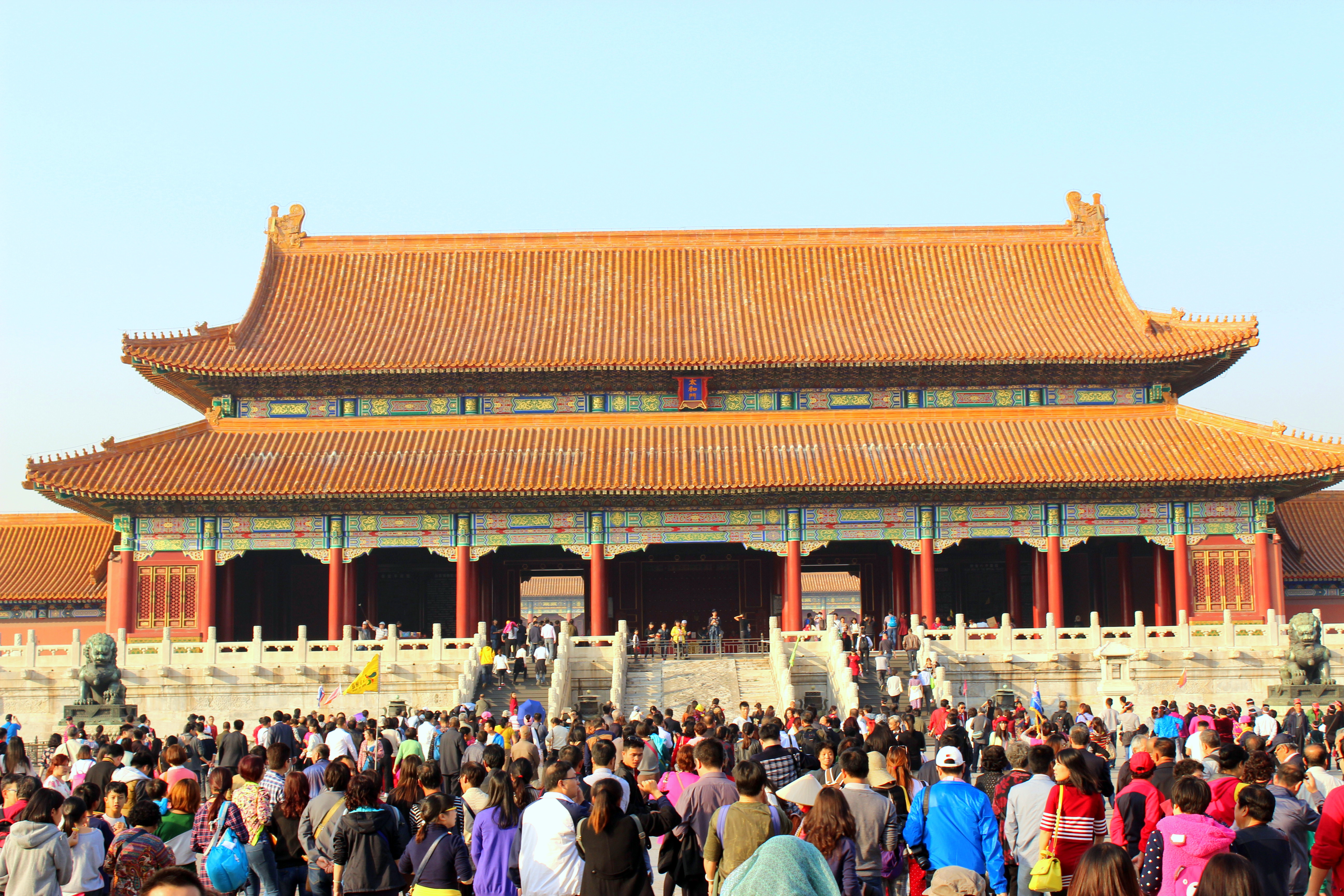 Du kh&aacute;ch tham quan Tử Cấm Th&agrave;nh