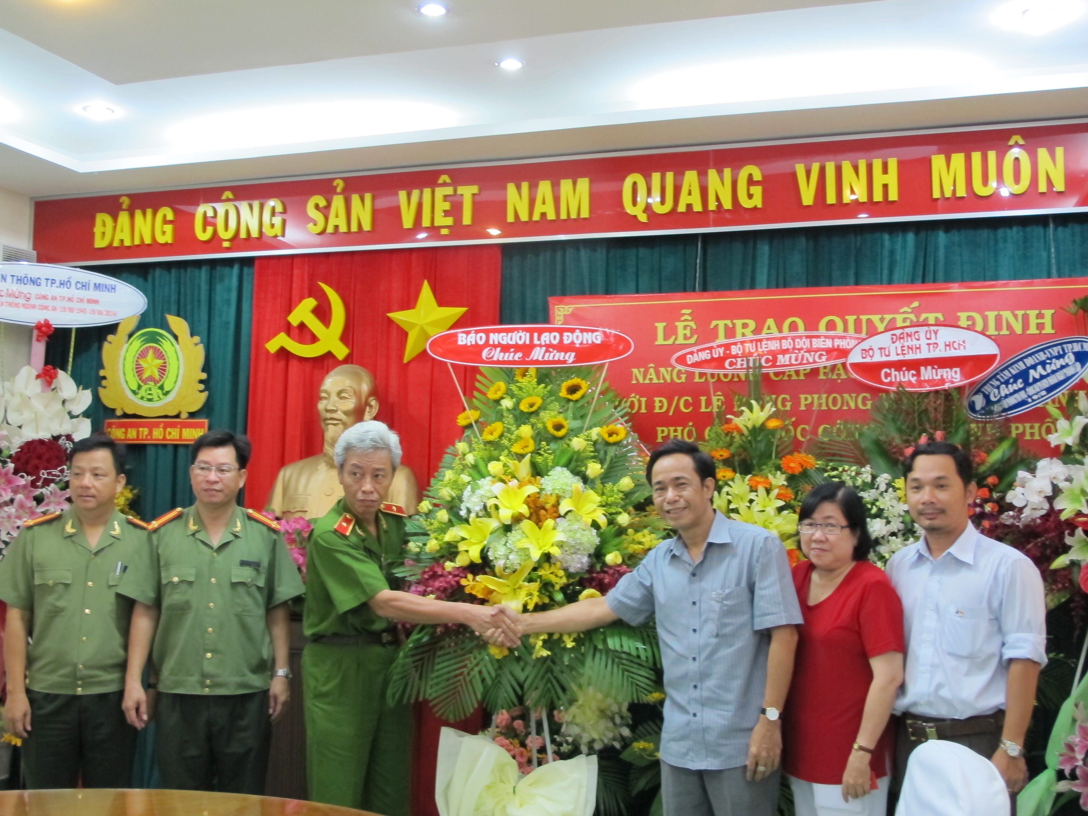 Báo Người Lao Động chúc mừng ngày truyền thống Công an Nhân dân