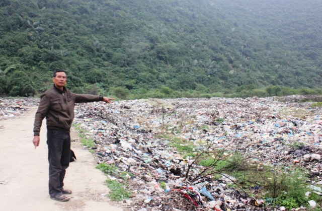 &Ocirc;ng Đinh Trong K&iacute;p cho biết gần 10 năm nay d&acirc;n ăn kh&ocirc;ng ngon, ngủ kh&ocirc;ng y&ecirc;n v&igrave; b&atilde;i r&aacute;c g&acirc;y &ocirc; nhiễm