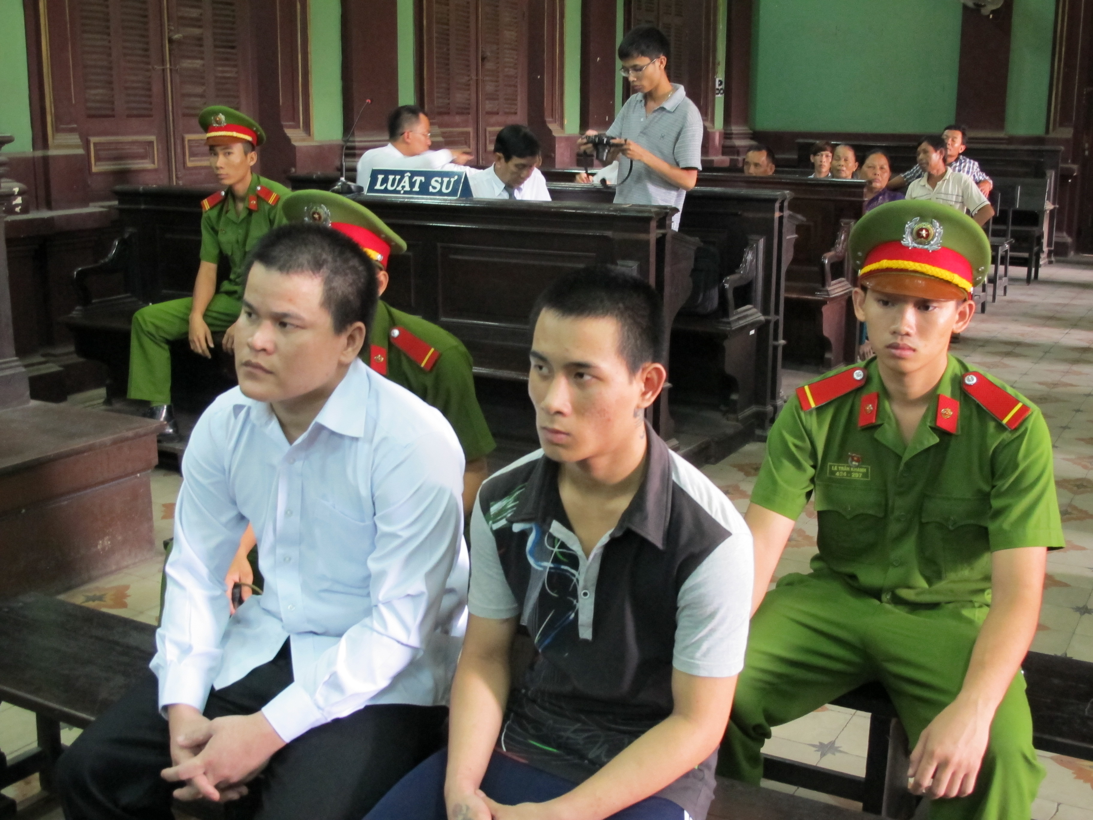 Dẫn bạn vào vườn dừa để hiếp dâm