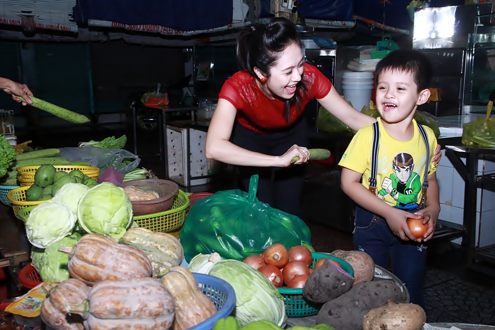 C&agrave; Ph&ecirc;, nh&oacute;c tỳ của nữ diễn vi&ecirc;n rất hiếu động