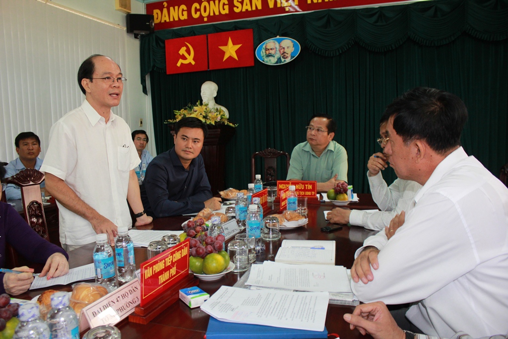 Đại diện cho 47 hộ d&acirc;n, &ocirc;ng Nguyễn Văn Chung kiến nghị gi&aacute; bồi thường phải dựa tr&ecirc;n diện t&iacute;ch đất ở
