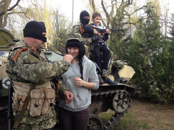 Hàng trăm lính Ukraine đầu hàng