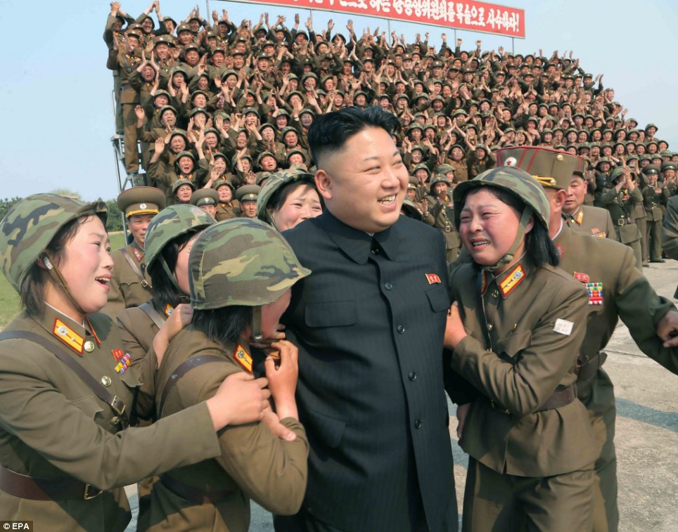&Ocirc;ng Kim Jong-un trung th&agrave;nh với ch&iacute;nh s&aacute;ch Ti&ecirc;n qu&acirc;n. Ảnh: KCNA