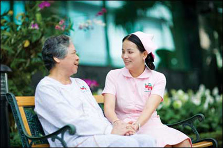Tuyển 125 ứng viên sang Đức học chăm sóc người già