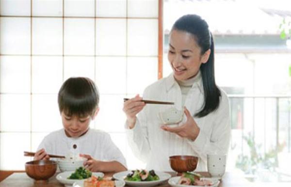 TPHCM: Lớp 4, đọc viết không thạo nhưng đủ điểm thì phải lên lớp thôi