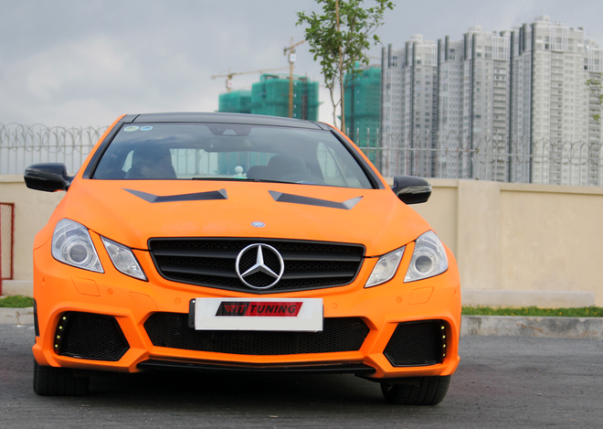 Chiếc Mercedes E350 Coupe sở hữu ngoại h&igrave;nh thể thao v&agrave; mạnh mẽ sau khi được chủ nh&acirc;n thay mới bộ bodykit của h&atilde;ng độ Wald.