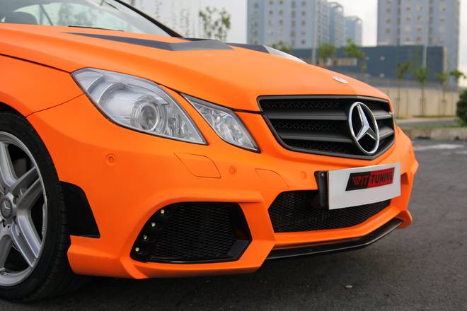 Xế độ Mercedes E350 Coupe màu độc ở Sài Gòn