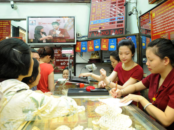 USD ngân hàng loạn giá, vàng rớt mốc 36 triệu đồng