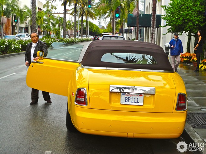 Rolls Royce l&agrave; chiếc xe đắt tiền nhưng lại bị coi l&agrave; cổ lỗ v&agrave; cục mịch tại California (Mỹ).