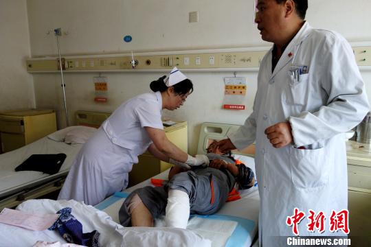西宁机场爆炸受伤保洁员正在接受治疗无生命危险