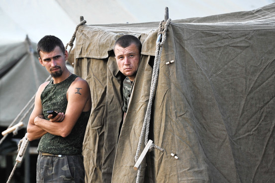 http://si.wsj.net/public/resources/images/WO-AT278_UKRAIN_G_20140805173909.jpg