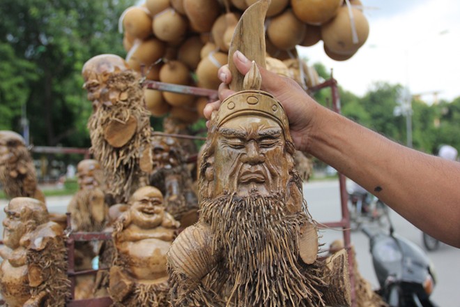 Gốc tre nghệ thuật vỉa hè hút khách Hà Nội