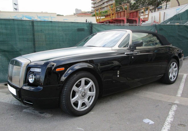 Rolls-Royce Phantom Drophead Coupe đầu ti&ecirc;n rất hiếm khi xuất hiện. Ảnh: Autogesport.