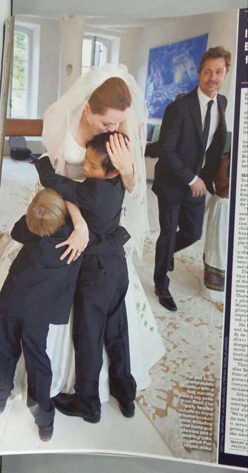 Pax Thiên và Knox ôm chầm Angelina
