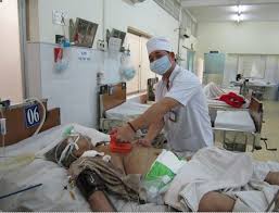 Bị vợ đòi ly hôn, chồng U70 chém chết vợ