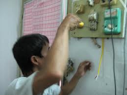 Sửa điện sau cơn mưa, 2 người bị điện giật chết