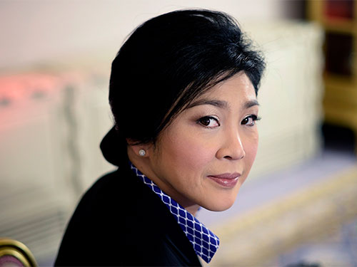Thái Lan: Nông dân dùng máy xúc dọa bà Yingluck