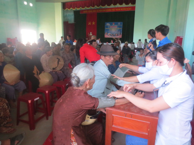 Hội thầy thuốc trẻ TP HCM hướng về biển đảo quê hương