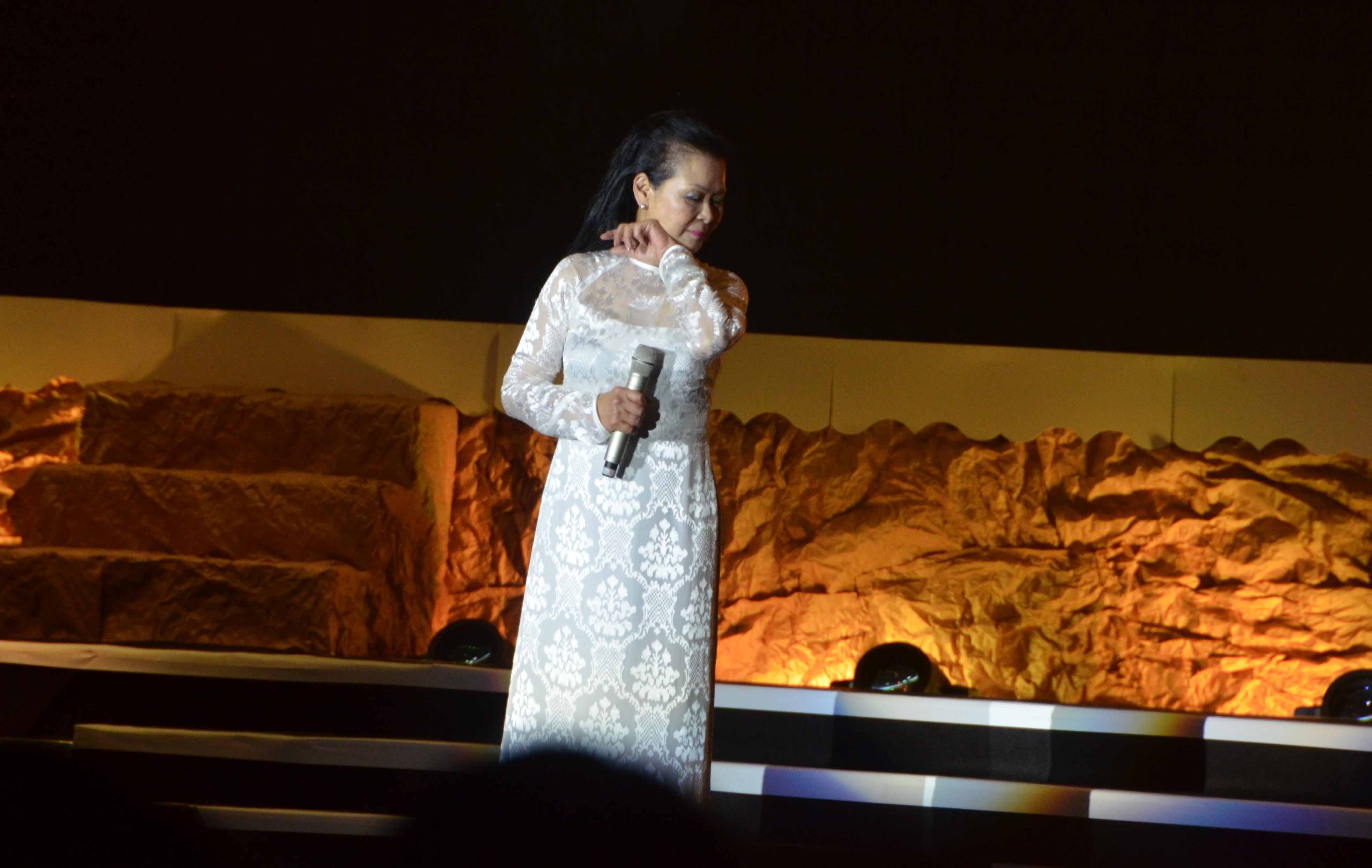 Tranh cãi nảy lửa trong đêm liveshow Khánh Ly