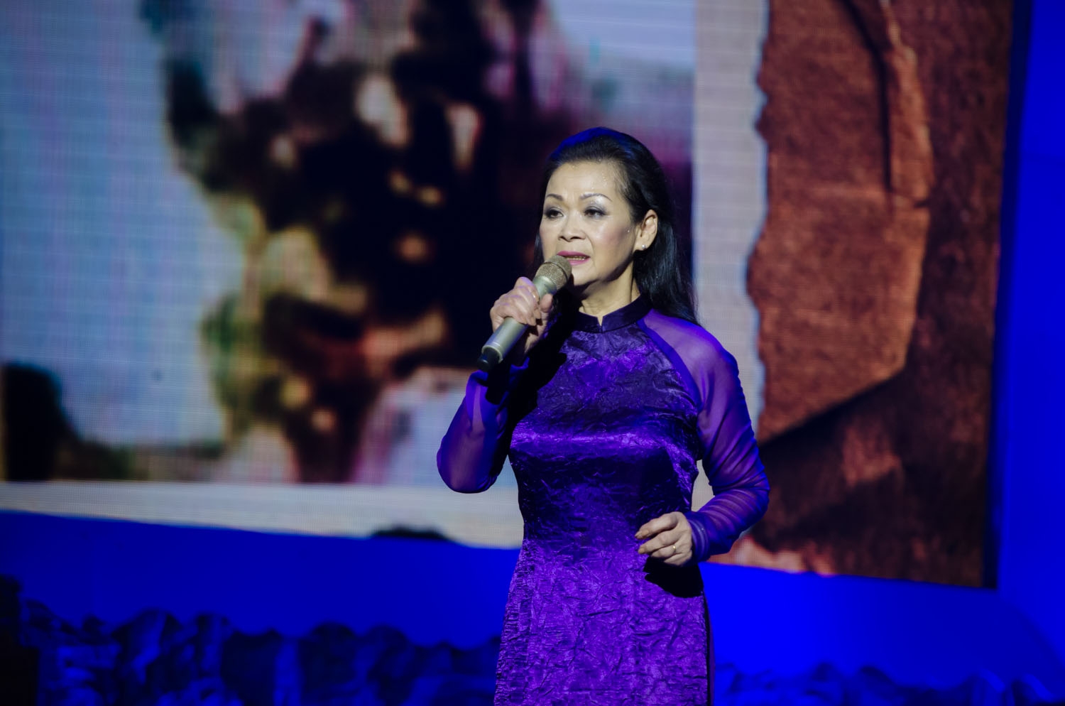 Trong đ&ecirc;m diễn thứ 2 tại H&agrave; Nội, Kh&aacute;nh Ly c&ograve;n thăng hoa hơn nhiều