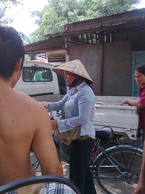&nbsp;Chị Thương ho&agrave;n hồn khi lấy lại được xe l&agrave;m phương tiện kiếm sống