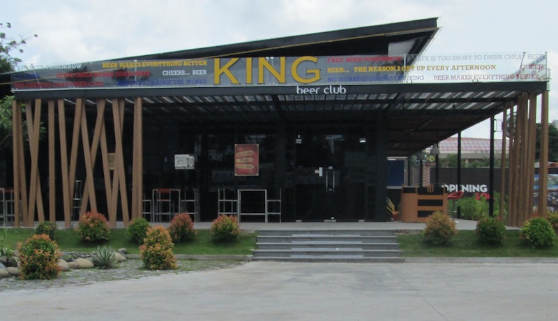 Bảo vệ quán bar đánh khách bất tỉnh