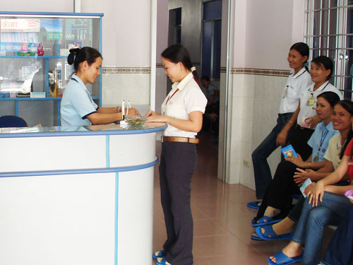 Khám bệnh miễn phí cho nữ CNVC-LĐ
