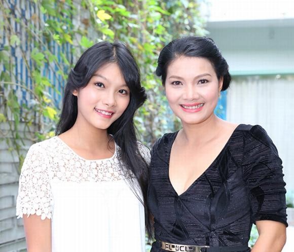 Con gái Kiều Trinh hạnh phúc đóng phim cùng mẹ