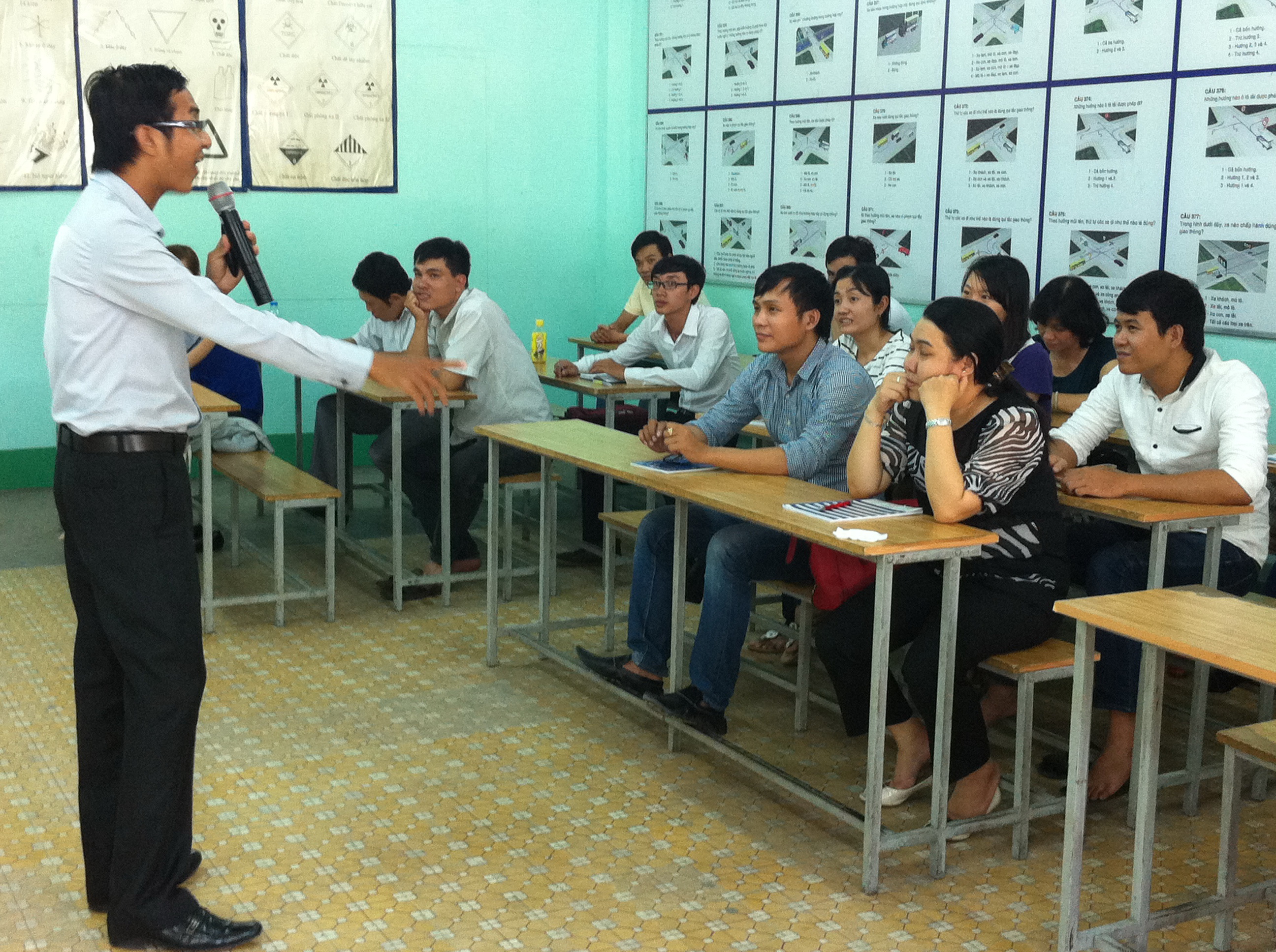 Học vi&ecirc;n l&agrave; người thất nghiệp tại kh&oacute;a huận luyện kỹ năng b&aacute;n h&agrave;ng