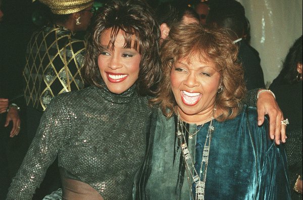 Mẹ Whitney Houston phản đối phim làm về con gái
