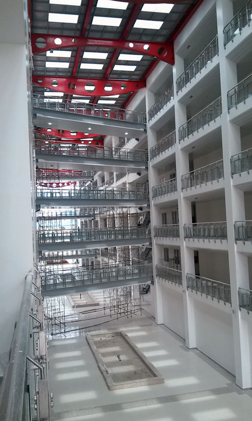 Những chiếc cầu nối giữa 2 khu làm việc