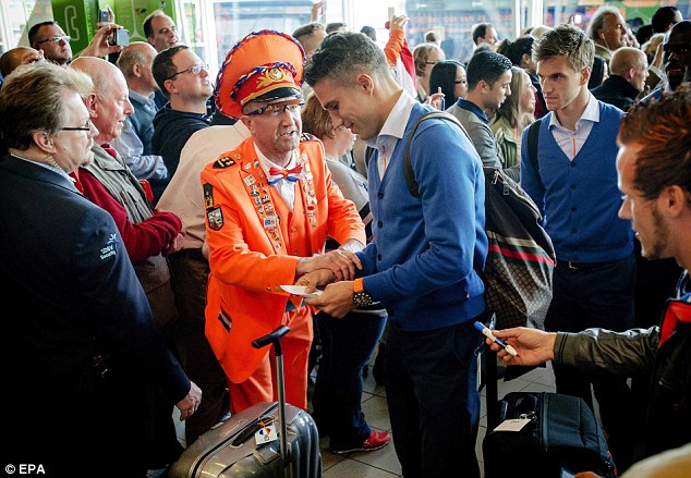 Van Persie được nhiều người h6m mộ quan tâm