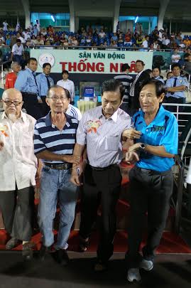 Ông Tam Lang trong buổi lễ quyên góp ủng hộ cựu danh thủ Việt Nam Ảnh: QUANG LIÊM
