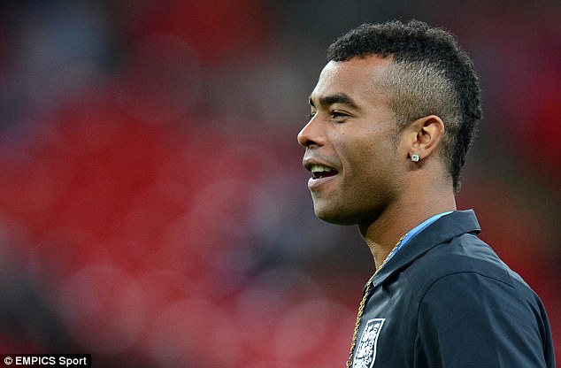 Ashley Cole tuyên bố rời Chelsea