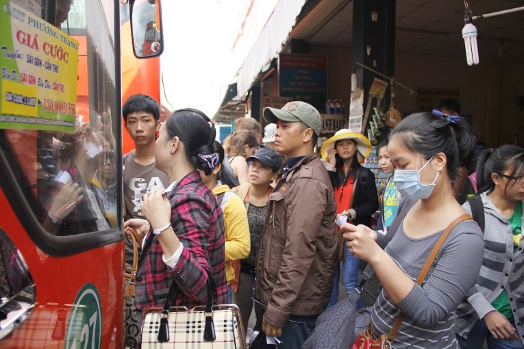Nhiều học sinh, sinh vi&ecirc;n tranh thủ về qu&ecirc; đợt n&agrave;y