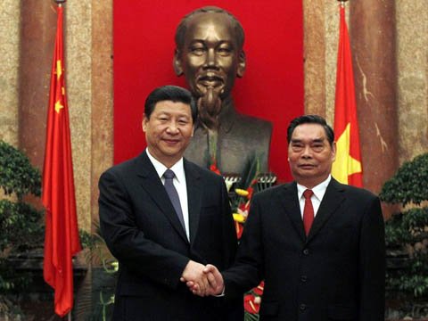 Thường trực Ban Bí thư Lê Hồng Anh đã có cuộc hội đàm với Chủ tịch Trung Quốc Tập Cận Bình tại Hà Nội tháng 12-2011, khi ông Tập Cận Bình thăm Việt Nam trên cương vị Phó Chủ tịch Trung Quốc. Ảnh: Reuters