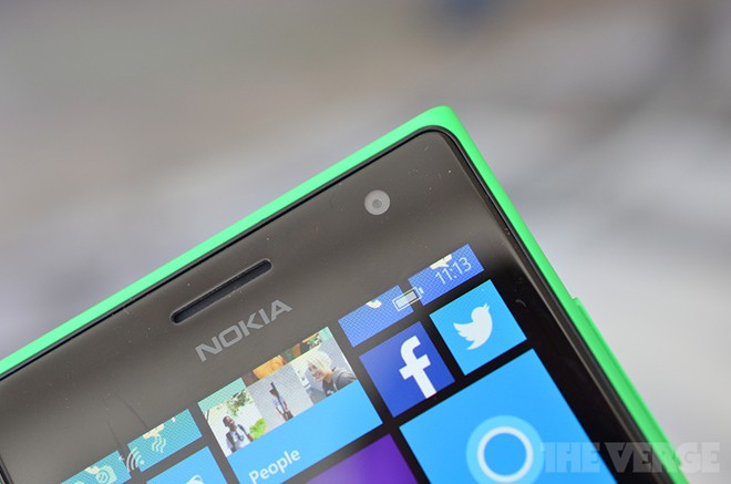 Được xem l&agrave; mẫu điện thoại d&agrave;nh cho những ai th&iacute;ch chụp ảnh tự sướng, Lumia 730 trang bị camera trước độ ph&acirc;n giải 5-megapixel với g&oacute;c rộng 24mm kết hợp ứng dụng ri&ecirc;ng Lumia Selfie hỗ trợ quay video HD 720p.