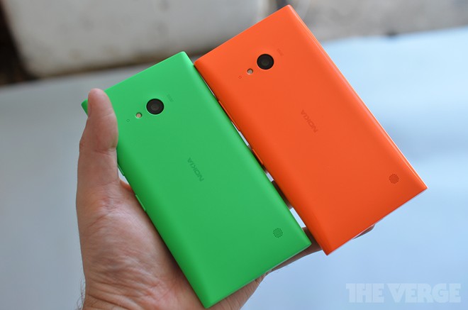 Với pin dung lượng 2.200 mAh, Lumia 730 cũng được b&aacute;n ra trong th&aacute;ng 9 với gi&aacute; c&ocirc;ng bố tại ch&acirc;u &Acirc;u l&agrave; 200 USD.