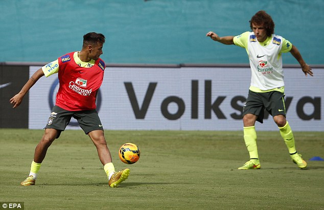 Đội trưởng Neymar gặp lại người làm nứt cột sống